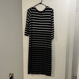 Chic Striped Midi Dress in Black and White